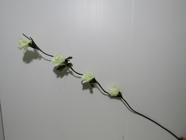 Ветка для декора "Роза волнистая белая" 1,6м 5шт/уп S223