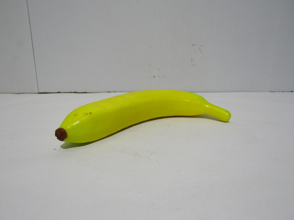 Банан декоративный тяжелый 19см  (S1834)